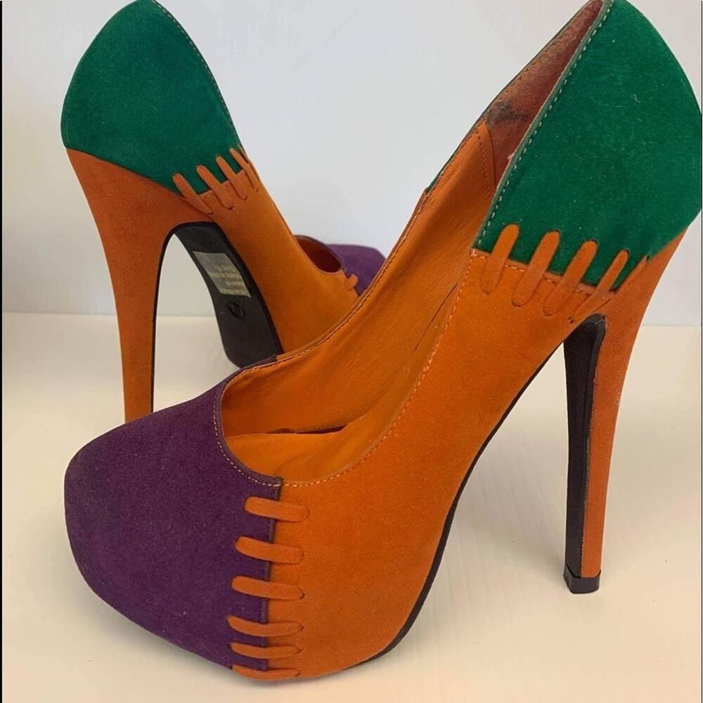 Kiss & Tell Women's Orange and Green Courts